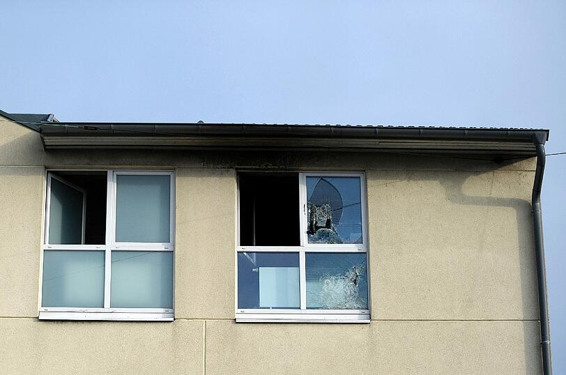 Bei dem Wohnungsbrand mit vier Toten in rheinischen Langenfeld handelt es sich offenbar um ein Familientragödie. Die Polizei verdächtigt nach ersten Ermittlungen den Familienvater, das Feuer am Freitagmorgen gelegt zu haben.