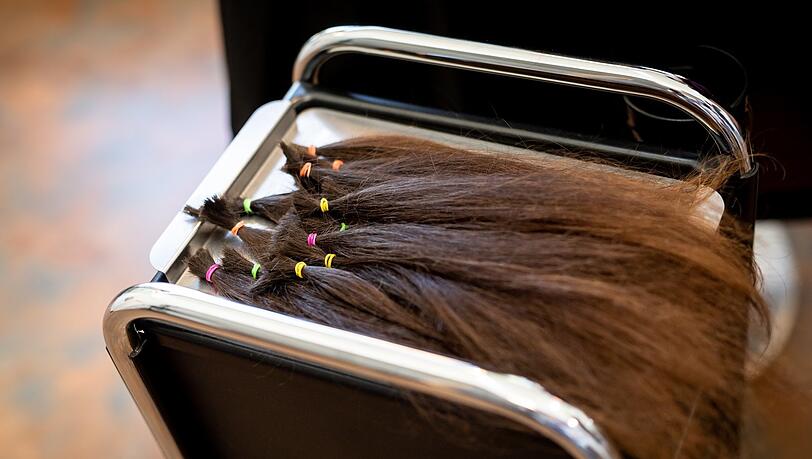 Diese Haare sollen mal ein krebskrankes Kind glücklich machen.