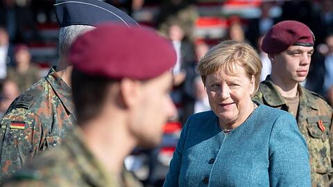 Bundeskanzlerin Angela Merkel beim Truppenbesuch in Seedorf.