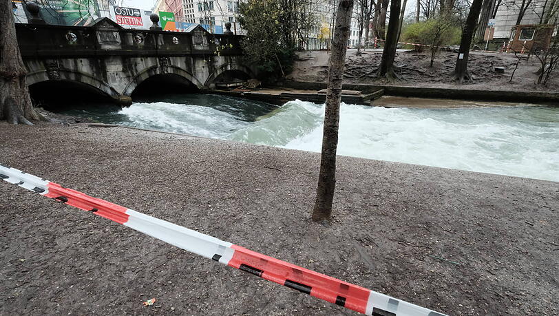Unfallort Eisbachwelle: Der berühmte Münchner Surf-Spot gilt als lebensgefährlich. Unfallort Eisbachwelle: Der berühmte Münchner Surf-Spot gilt als lebensgefährlich.