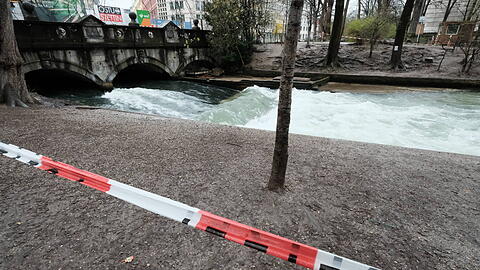 Unfallort Eisbachwelle: Der berühmte Münchner Surf-Spot gilt als lebensgefährlich.