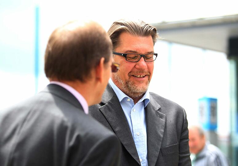 Gerhard Mayrhofer beim Pressegespr&scaron;ch zur Kandidatenvorstellung in der Gesch&scaron;ftsstelle des TSV 1860 München.