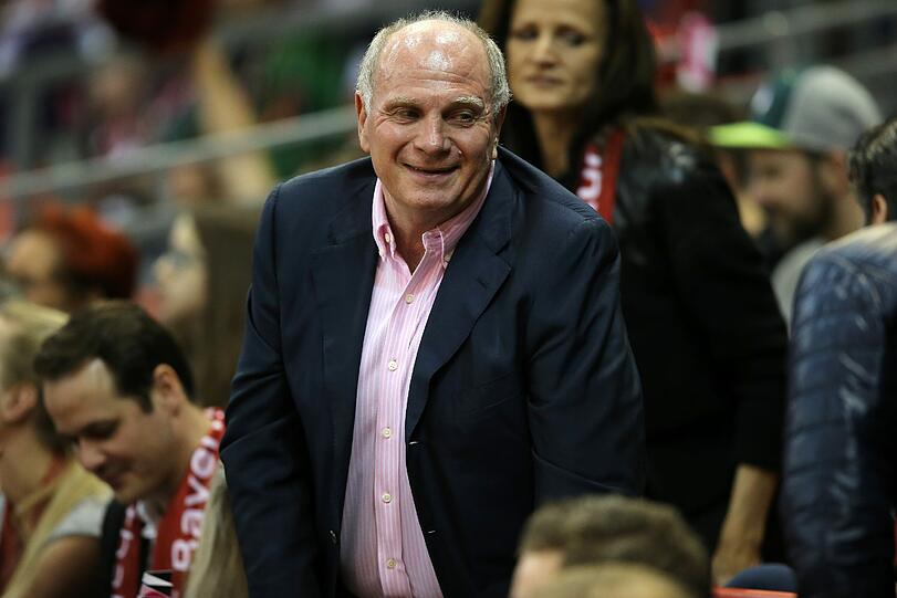 Uli Hoeneß beim Europacup-Viertelfinale gegen Galatasaray Istanbul.