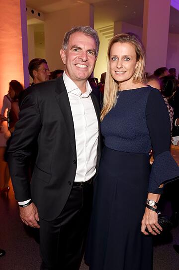 Gar nicht abgehoben: Lufthansa-Chef Carsten Spohr mit Frau Vivian.