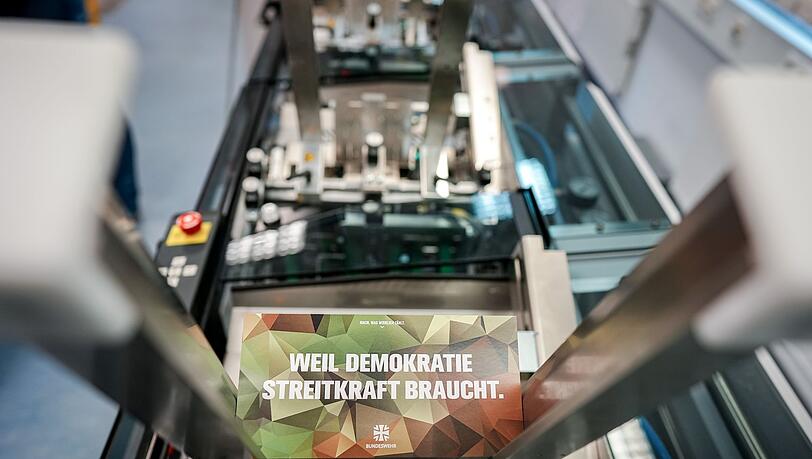 Wer 18 wird, bekommt von nun an den Fragebogen der Bundeswehr zugeschickt.