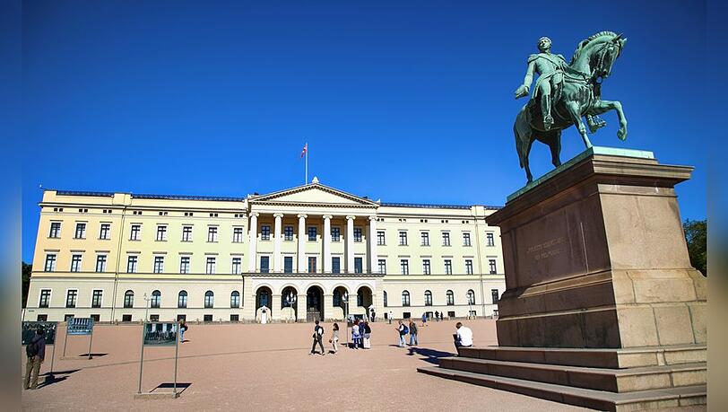 Das Königliche Schloss Oslo ist der Amtssitz des norwegischen Regenten. Das Königliche Schloss Oslo ist der Amtssitz des norwegischen Regenten.