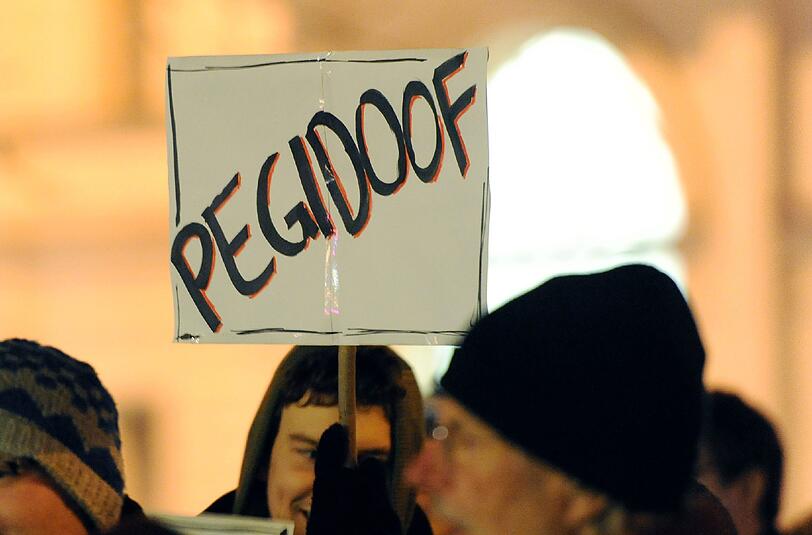 Demo gegen Pegida und Bagida. Im Internet zeigen die Pegida-Anhänger, wie sie wirklich ticken und nehmen in den erschütternden Kommentaren kein Blatt vor den Mund.