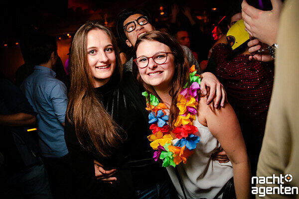 Klicken Sie sich durch die Partybilder aus den Münchner Clubs von Samstagabend. Finden Sie sich wieder?