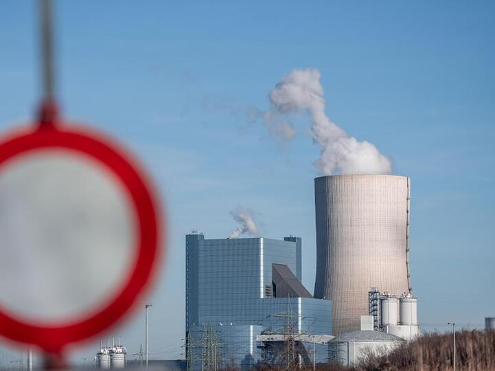 Besonders umstritten an dem Fahrplan: Das neue Steinkohlekraftwerk Datteln 4, das noch ans Netz gehen soll.