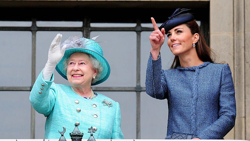 Wird die Queen Herzogin Kate zum zehnten Hochzeitstag einen neuen Titel schenken?