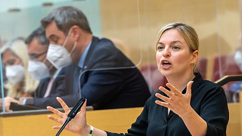 Bayerns Grünen-Fraktionsvorsitzende Katharina Schulze spricht in München.