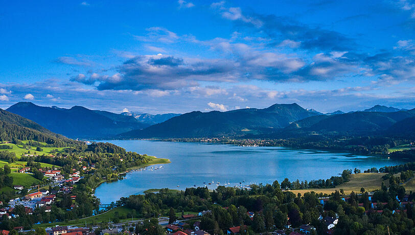 Der Tegernsee mit Rottach-Egern und Bad Wiessee ist ein Touristenmagnet. Doch Bauarbeiten sorgten bei lokalen Gastronomen für Ärger. Der Tegernsee mit Rottach-Egern und Bad Wiessee ist ein Touristenmagnet. Doch Bauarbeiten sorgten bei lokalen Gastronomen für Ärger.