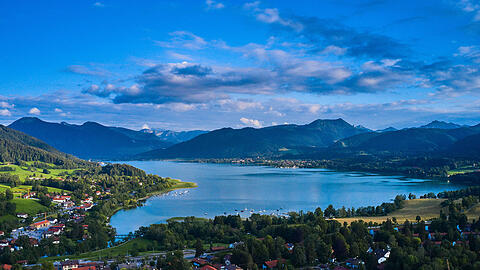 Der Tegernsee mit Rottach-Egern und Bad Wiessee ist ein Touristenmagnet. Doch Bauarbeiten sorgten bei lokalen Gastronomen f&uuml;r &Auml;rger.