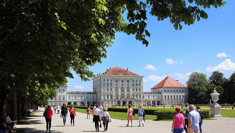 Lust auf einen lehrreichen Spaziergang im Schlosspark Nymphenburg? Am Sonntag können Sie eine Führung mitmachen. Lust auf einen lehrreichen Spaziergang im Schlosspark Nymphenburg? Am Sonntag können Sie eine Führung mitmachen.