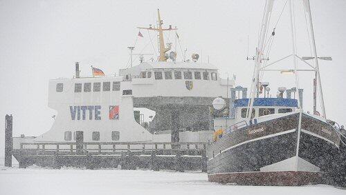 Hiddensee-Fähre steckt auf Rügen fest Hiddensee-Fähre steckt auf Rügen fest