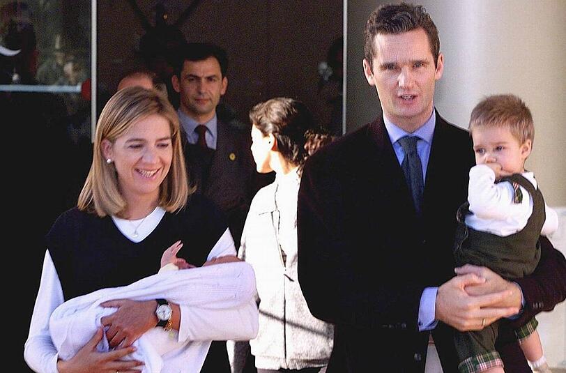 Der Ehemann von Infantin Cristina, Inaki Urdangarin, steht wegen Korruptionsvorwürfen vor Gericht, jetzt wurde auch Cristina selbst von einem Zeugen schwer belastet und soll aussagen.
