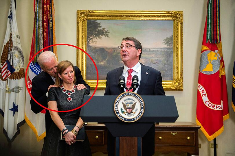 "Creepy Uncle Joe": Joe Biden kommt der Ehefrau von Ashton Carter nahe.