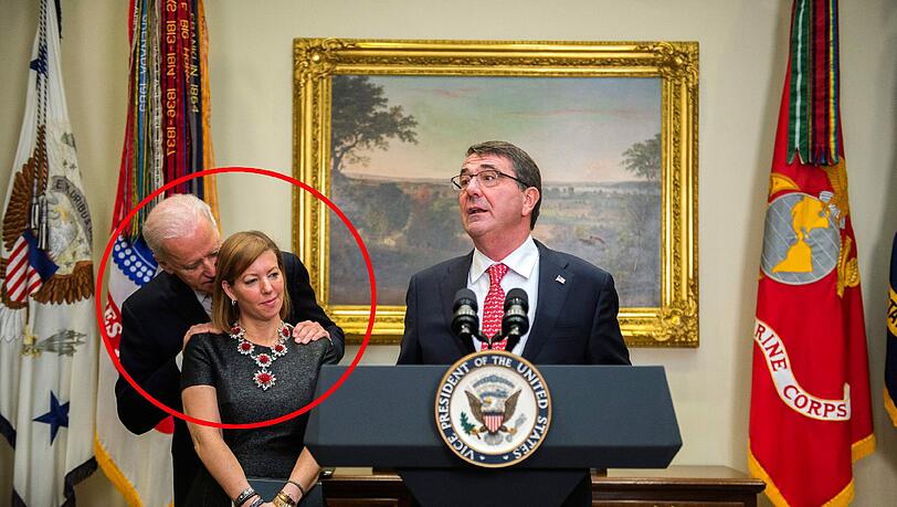 "Creepy Uncle Joe": Joe Biden kommt der Ehefrau von Ashton Carter nahe. "Creepy Uncle Joe": Joe Biden kommt der Ehefrau von Ashton Carter nahe.