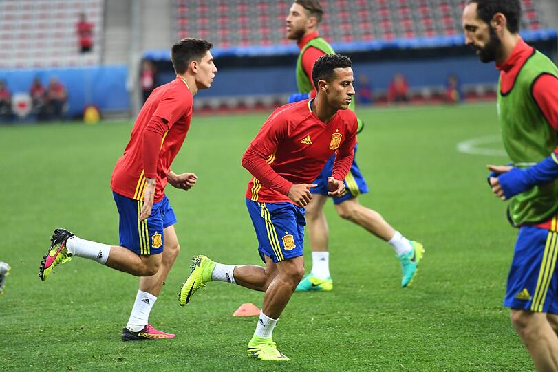Thiago empfängt mit Spanien Costa Rica und reist nach St. Petersburg zum Test gegen WM-Gastgeber Russland.