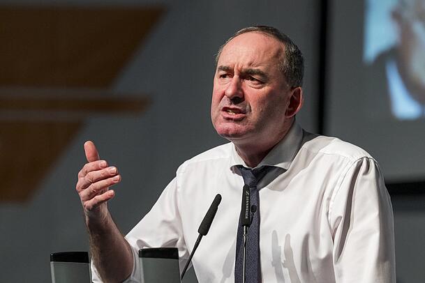 Für ihn ist X mit Blick auf die politische Kommunikation "von großer Bedeutung": Freie-Wähler-Chef Hubert Aiwanger. Für ihn ist X mit Blick auf die politische Kommunikation "von großer Bedeutung": Freie-Wähler-Chef Hubert Aiwanger.