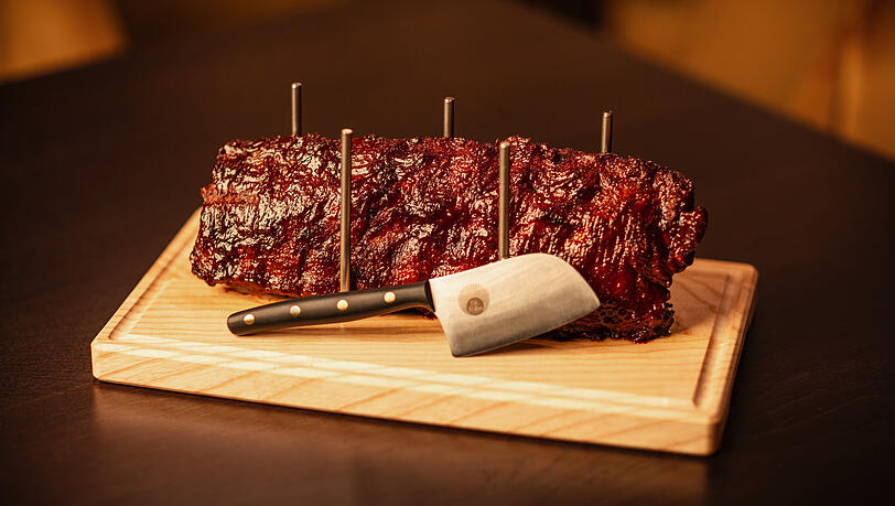 So kommen die Baby Back Ribs auf den Tisch. Das Fleisch ist so zart, dass es sich fast von selbst vom Knochen löst. So kommen die Baby Back Ribs auf den Tisch. Das Fleisch ist so zart, dass es sich fast von selbst vom Knochen löst.