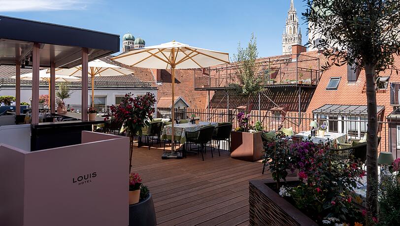 Unten der Viktualienmarkt, oben auf der Dachterrasse frische Gem&uuml;sek&uuml;che und mehr aus dem Louis Grillroom.