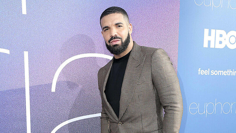 Ob Drake sein neues Tattoo mittlerweile bereut? Ob Drake sein neues Tattoo mittlerweile bereut?