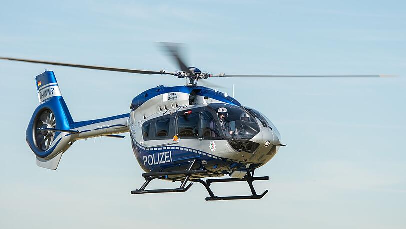 Nach dem Raubüberfall fahndete die Polizei auch mit einem Hubschrauber. (Symbolbild) Nach dem Raubüberfall fahndete die Polizei auch mit einem Hubschrauber. (Symbolbild)