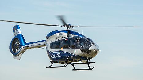 Nach dem Raub&uuml;berfall fahndete die Polizei auch mit einem Hubschrauber. (Symbolbild)
