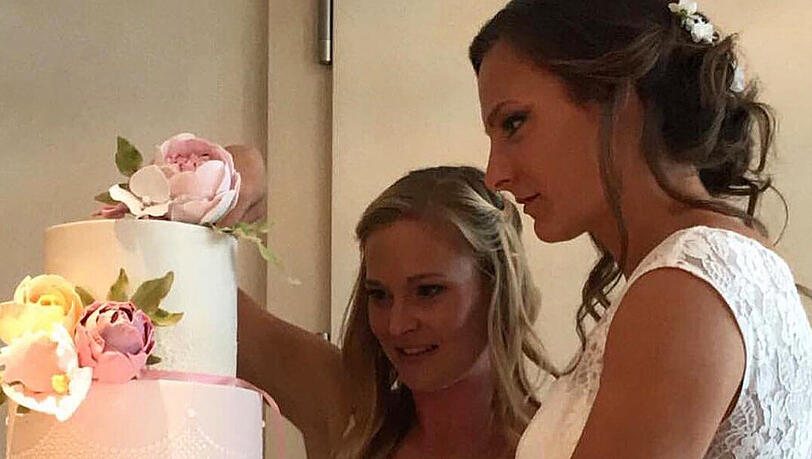 Spielerinnen des FC Bayern: Lucie Vonkova (rechts) und Claudia van den Heiligenberg haben geheiratet. Spielerinnen des FC Bayern: Lucie Vonkova (rechts) und Claudia van den Heiligenberg haben geheiratet.