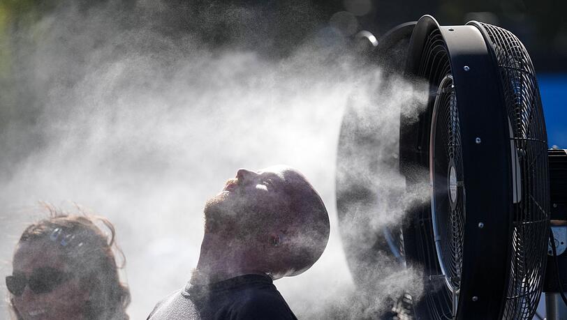 Die Beh&ouml;rden forderten die Menschen auf, sich immer wieder abzuk&uuml;hlen.