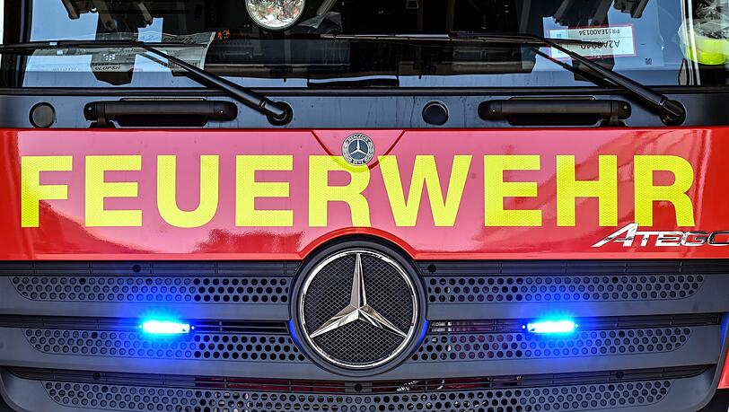 Bei einem Brand in der Tiefgarage einer Tagesklinik in Berg im Landkreis Starnberg sind 13 Autos sowie das Geb&auml;ude teils schwer besch&auml;digt worden. (Symbolbild)