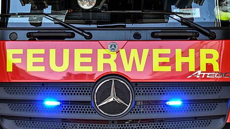 Bei einem Brand in der Tiefgarage einer Tagesklinik in Berg im Landkreis Starnberg sind 13 Autos sowie das Geb&auml;ude teils schwer besch&auml;digt worden. (Symbolbild)