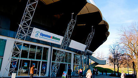 Wie in den Vorjahren beherbergt die Event-Arena im Münchner Olympiapark auch an diesem Wochenende wieder die Wohnimmobilien-Messe &bdquo;Eigentum & Wohnen&ldquo;.