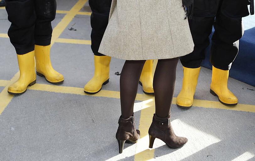 Es war nur ein Rettungsboot &ndash; aber hunderte Shaulustige kamen zu seiner Taufe, weil seine "Paten" keine
geringeren als Prinz William und sein Verlobte Kate Middleton sind. Die Bilder vom Auftritt.