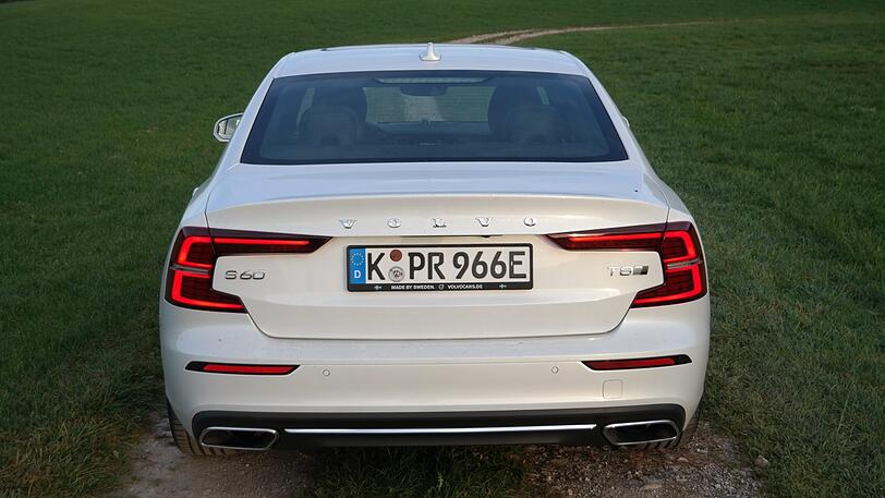 Seine nach innen gezogenen Heckleuchten geben dem S60 einen besonderen Look.