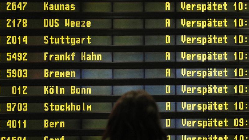 Anzeigetafel mit verspäteten Flügen im Flughafen Berlin-Schönefeld. Anzeigetafel mit verspäteten Flügen im Flughafen Berlin-Schönefeld.