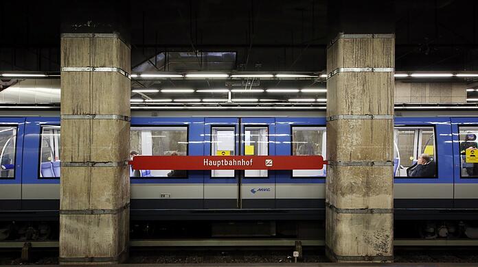 Die Bohrungen finden am Querbahnsteig statt.
