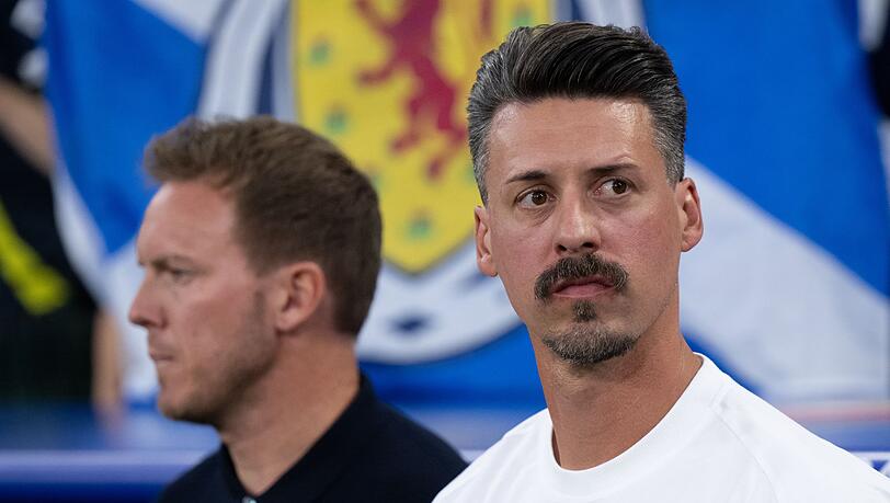 Sandro Wagner (r) hat mehrere Optionen für seine Zukunft.