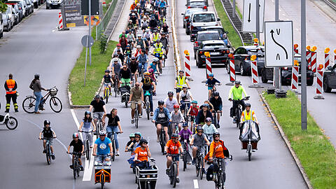 Mehrere Tausend Radfahrer machten sich am Sonntag auf den Weg nach M&uuml;nchen.