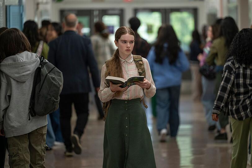 Carrie (Summer H. Howell) ist die Geschichte einer eigentlich gutherzigen 16-Jährigen, der in der Schule übel mitgespielt wird. Ihre Rache: Sie ist telekinetisch begabt und kann damit großen Schaden anrichten. Carrie (Summer H. Howell) ist die Geschichte einer eigentlich gutherzigen 16-Jährigen, der in der Schule übel mitgespielt wird. Ihre Rache: Sie ist telekinetisch begabt und kann damit großen Schaden anrichten.