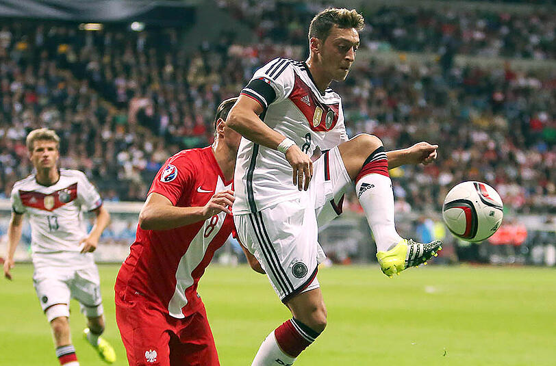 Die DFB-Elf gewinnt das wichtige EM-Qualispiel gegen Polen mit 3:1 und ist jetzt ganz nah dran an der Europameisterschafts-Teilnahme. Die Bilder.