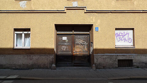 Vorher: der Eingang zum Haus.
