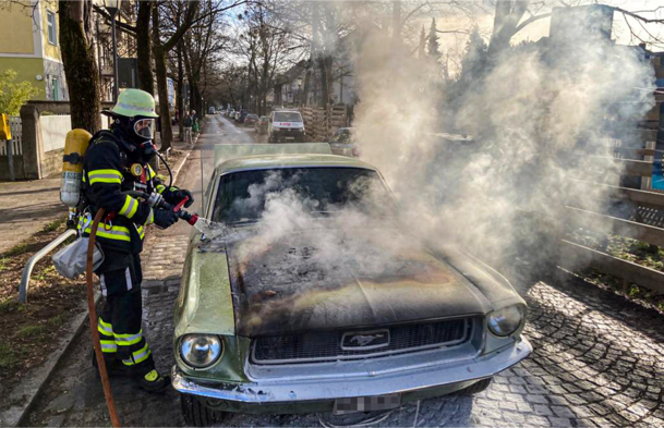 Die Feuerwehr konnte das Feuer löschen. Die Feuerwehr konnte das Feuer löschen.