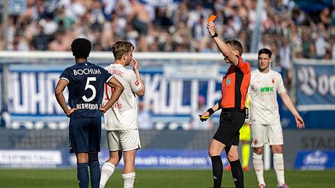 Zwei Spiele Sperre für den Augsburger Arne Maier.