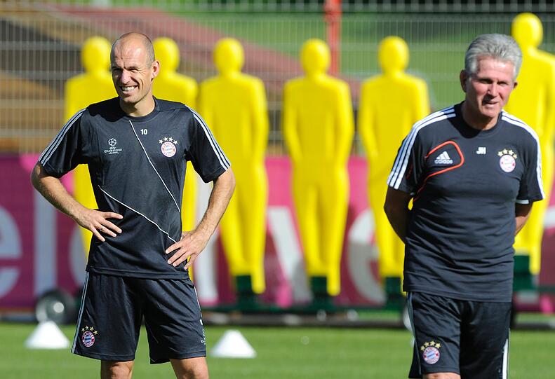 Spannung vor der ersten Champions-League-Prüfung gegen Valencia: Der FC Bayern hat am Dienstagabend nochmal traininert. Hier gibt's die Bilder von der Säbener
