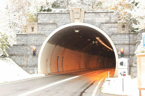 Portal des Lärchbergtunnels bei Lofer.