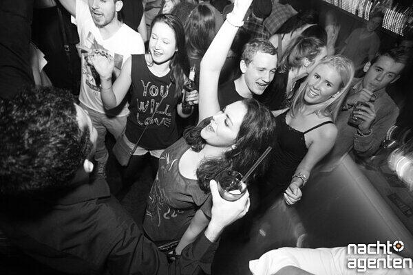 Nice! im Crux. Gute Musik für "böse" Typen. Mehr Bilder: www.nachtagenten.de