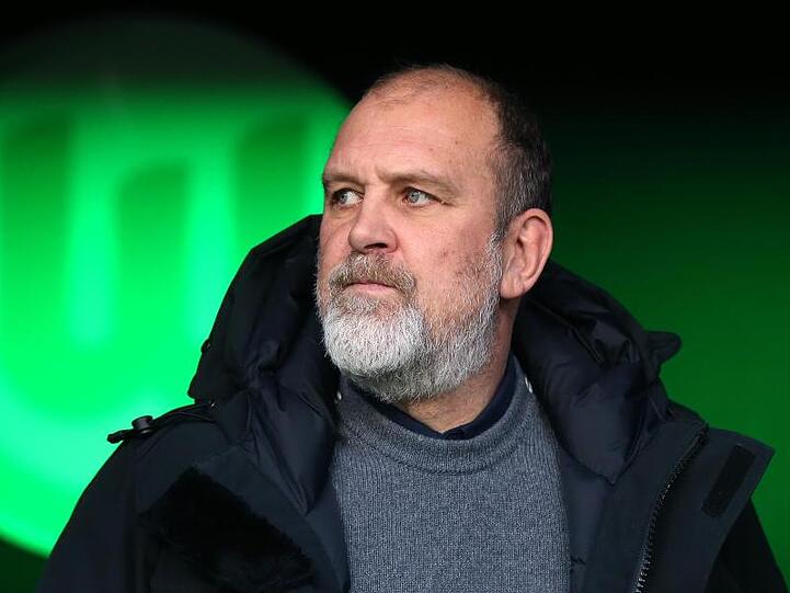 Jörg Schmadtke bestätigte, dass der VfL Wolfsburg wieder ins Mannschaftstraining eingestiegen ist.