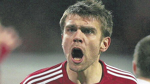 „Der Trainerwechsel zu Thomas von Heesen hat etwas gebracht“ versichert Misimovic, der sich mit Tommy gut versteht. Grund zum Tor-Jubel hatte Misimovic in dieser Spielzeit schon neun Mal. „Der Trainerwechsel zu Thomas von Heesen hat etwas gebracht“ versichert Misimovic, der sich mit Tommy gut versteht. Grund zum Tor-Jubel hatte Misimovic in dieser Spielzeit schon neun Mal.